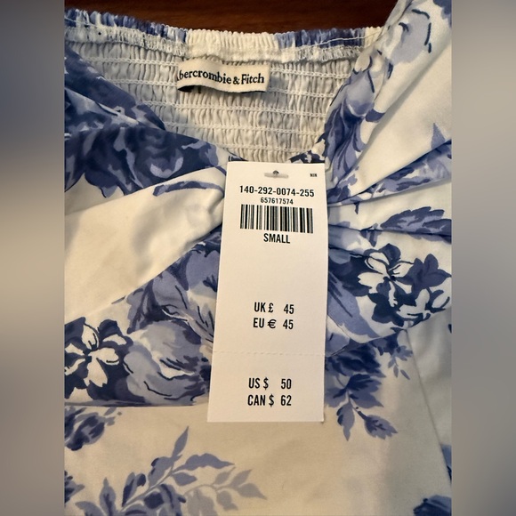 NWT Floral Puff Sleeve Top - Blue and White - Picture 3 of 3